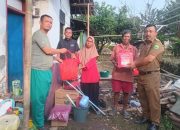 Rumah Warga Rusak Diterjang Puting Beliung, Kades Jabong Subang Turun Langsung Salurkan Bantuan