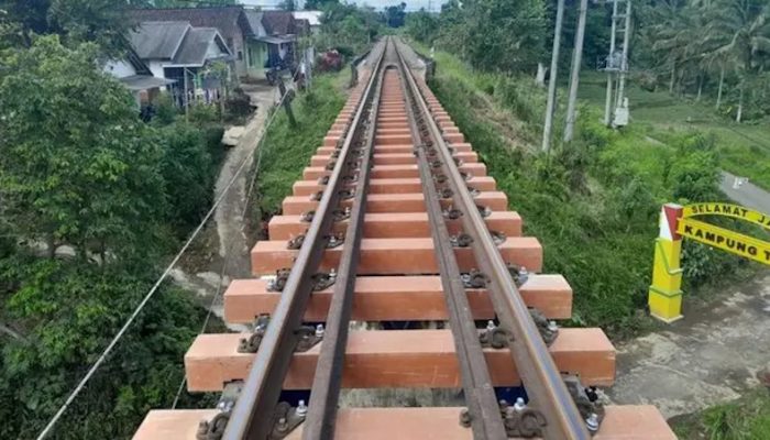 Aksi Pencurian Besi Rel di Stasiun Jatinegara Digagalkan Polisi