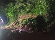 Longsor Timbun Jalan di Ciamis, Akses Antar-Kecamatan Terputus