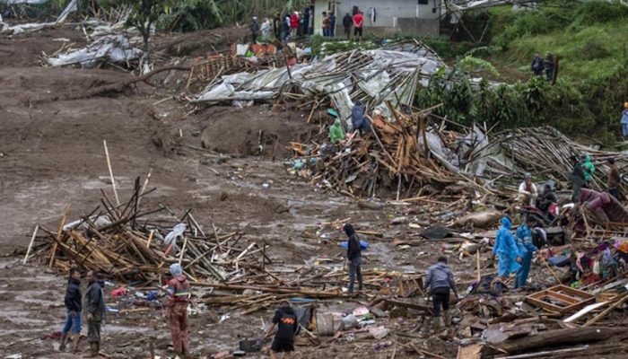 Update Longsor Cisarua: 53 Korban Dievakuasi, 27 Masih Dicari