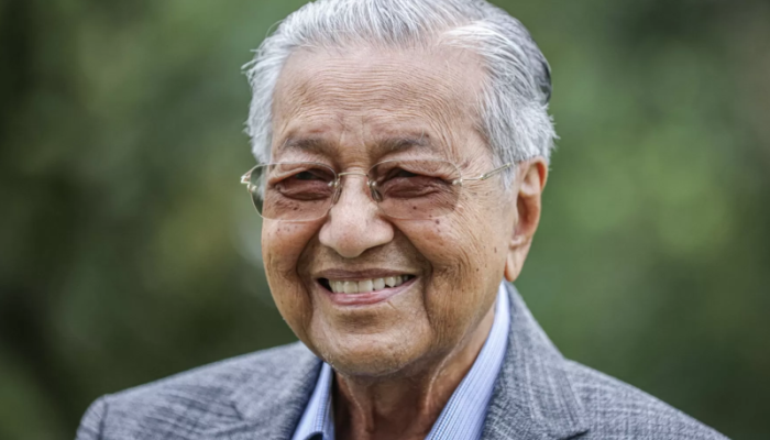 Mahathir Mohamad Alami Patah Tulang Pinggul Usai Terjatuh