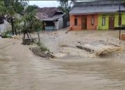 Debit Sungai Cipunagara Meningkat, Permukiman dan Jalan Pantura di Pamanukan Subang Terendam