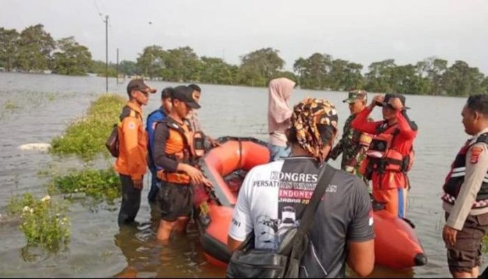 Tim SAR Gabungan Cari Warga Serang yang Terseret Arus Banjir
