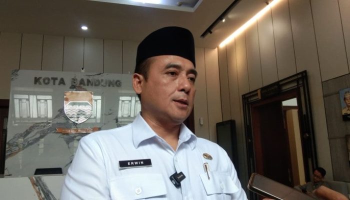 Status Tersangka Gugur, Erwin Kembali Ngantor di Balai Kota Bandung