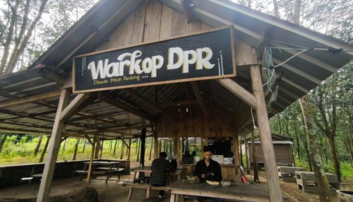 Menikmati Sensasi Nongkrong di Tengah Hutan Karet Cibuntu Kuningan