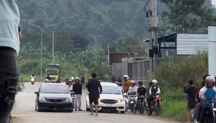 Heboh! Mobil Balap Liar di Jalanan Garut, Berakhir di Kantor Polisi