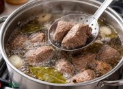 Tips Merebus Daging Sapi agar Cepat Empuk dan Tidak Alot