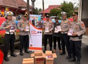 Gelar KRYD, Polres Pangandaran Bagikan Al-Qur’an dan Cokelat bagi Pengendara Tertib