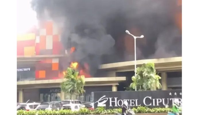 Kebakaran di Mal Ciputra Cibubur, Diduga Akibat Percikan Las