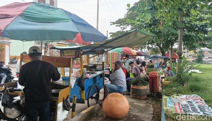 Ngabuburit Seru di Alun-alun Haurgeulis, Warga Lintas Kecamatan Tumpah Ruah