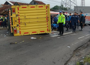 Truk Boks Hantam Dua Sepeda Motor di Sumedang, Dua Orang Tewas