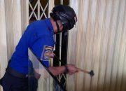 Damkar di Kuningan Evakuasi Dua Orang yang Terjebak Dalam Ruko saat Lebaran