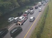 Parkir di Bahu Jalan Picu Kepadatan, Arus Lalu Lintas Tol Cipali KM 129 Melambat