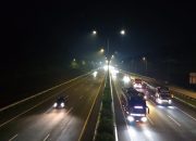 100 Ribu Kendaraan Melintas, Arus Tol Cipali Ramai Lancar di H-2 Lebaran