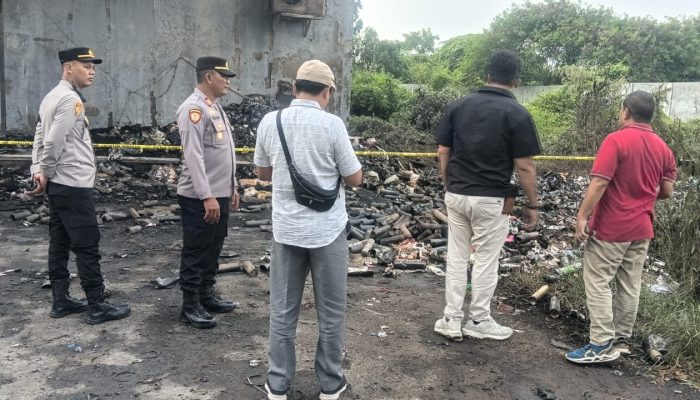 ‎Gudang PT TSM di Palasah Terbakar, Polisi Gerak Cepat Padamkan dan Selidiki Dugaan Kelalaian
