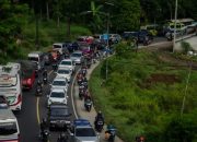 H+1 Lebaran, Jalur Garut Dipadati Wisatawan dan Pemudik, Polisi Berlakukan 13 Kali Sistem “One Way”