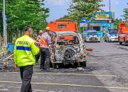 Ditinggal Sholat Pemiliknya, SUV Terbakar di Rest Area KM 130 Tol Cipali