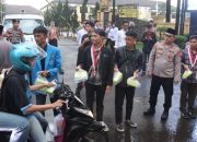 Polres Subang Bagikan 500 Takjil untuk Pengendara