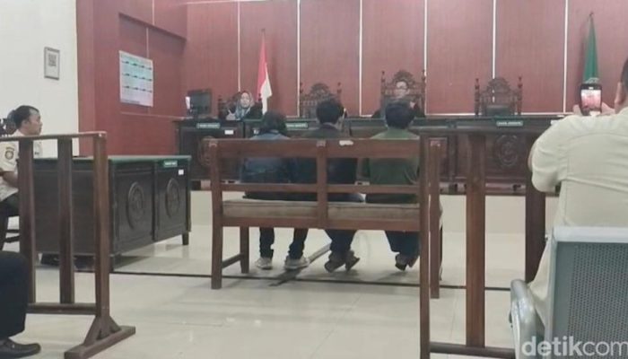 Tiga Pria Pandeglang Didenda Rp 8 Juta Akibat Buang Sampah Sembarangan