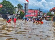 Sungai Meluap, Dayeuhkolot Dikepung Banjir hingga 1,6 Meter