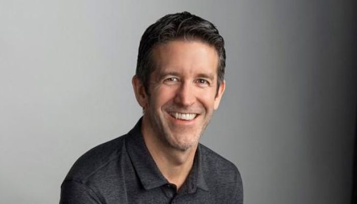 John Ternus Jadi CEO Apple, Analis Soroti Tekanan Besar Kejar Ketertinggalan AI