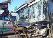 Mobil Brio Ringsek Usai Tabrakan dengan Bus Pariwisata di Ciamis, Supir Terjepit