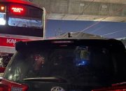 Mobil Minibus Ringsek Tertabrak KRL di Bogor, Pengemudi Diduga Kabur