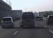 Viral Aksi Ugal-ugalan Mobil Travel di Tol Padaleunyi, Pihak Manajemen Minta Maaf
