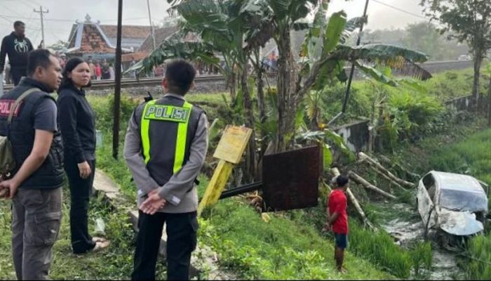 Mobil Tertabrak Kereta di Perlintasan Grobogan, 4 Orang Meninggal Dunia