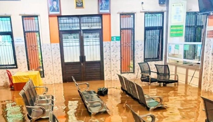 Sungai Ciranca Meluap, Banjir Bandang Sepinggang Orang Dewasa Kepung Palabuhanratu