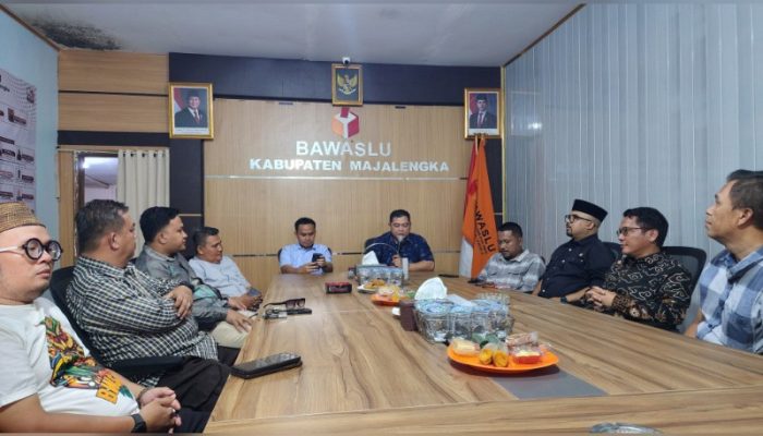 ‎Anggota DPR RI Ujang Bey Kunjungi Bawaslu Majalengka, Bahas Penguatan Kelembagaan