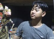 Muhamad Ilham, Remaja asal Pangandaran yang Setia Jadi Dalang dan Pengrajin Wayang