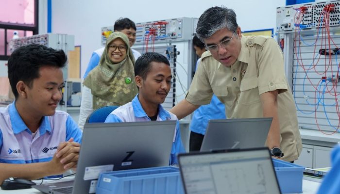 Menaker Yassierli Dorong Penguatan Vokasi untuk Tekan Kesenjangan Tenaga Kerja
