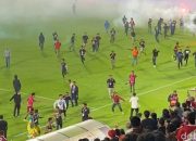 Kericuhan Pecah di BJ Habibie Usai Maung Bandung Tumbangkan PSM, Dua Pemain Persib Ditendang Suporter