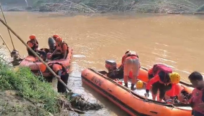 Bermain di Pinggir Sungai, Balita 5 Tahun Hilang Terseret Arus Sungai Cisimeut Lebak