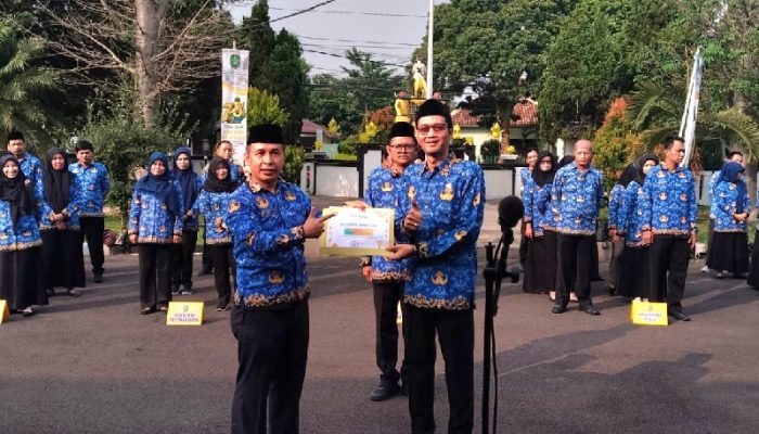 Kelurahan Sukamelang Raih Penghargaan Kelurahan Terkreatif dan Terngabret dari Kecamatan Subang
