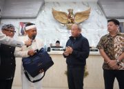 KDM Serahkan Kadeudeuh Rp1 Miliar untuk Persib Bandung Hasil Jual Sapi
