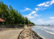 Pantai Tirta Ayu, Wisata Pesisir Indramayu yang Cocok untuk Berburu Foto Estetik