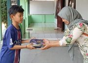 Konsisten Jum’at Berkah, SPPG Pasirkareumbi 03 Subang Bagikan Puluhan Paket Nasi
