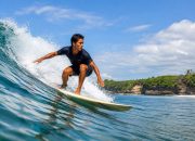 Bikin Adrenalin Terpacu! Deretan Pantai Surfing Keren di Jawa Barat