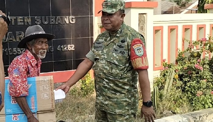 Jumat Berkah, Koramil Pabuaran Subang Bagikan 150 Nasi Box Gratis untuk Warga dan Pengguna Jalan
