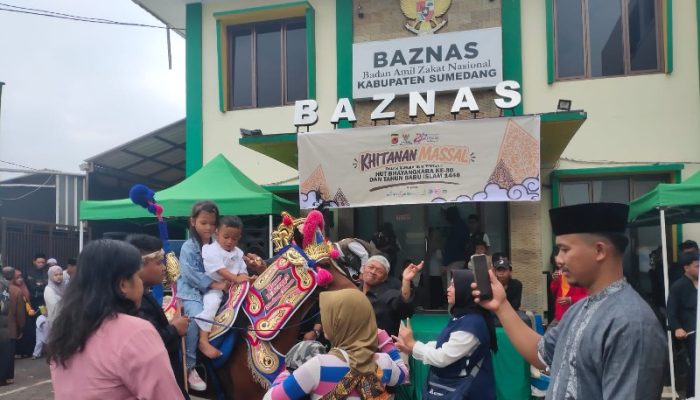 ‎Hari Bhayangkara Jadi Momentum Baznas dan Polres Sumedang Khitan Gratis 82 Anak