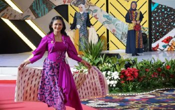 Ega Anjani Tampil Memukau di PKJB 2026, Angkat Batik Ganasan dan Karya Desainer Muda Subang