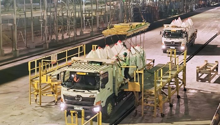 Ekspansi Pasar Global, PT. Dahana Ekspor Perdana 5.004 Ton Amonium Nitrat ke UEA