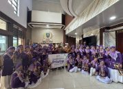 Sampaikan Aspirasi, Puluhan Lansia ‘Goyang’ Gedung DPRD Subang Lewat Alunan Angklung