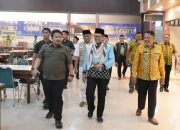 Momen Hangat Bupati Rey dan Wabup Agus Masykur Saat Jemaah Haji Subang Tiba di Tanah Air