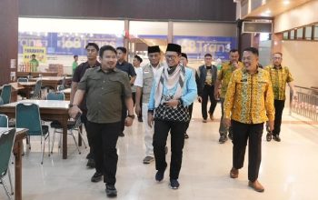 Momen Hangat Bupati Rey dan Wabup Agus Masykur Saat Jemaah Haji Subang Tiba di Tanah Air