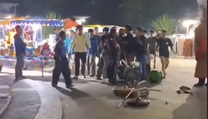 Viral! Diduga Sekuriti Tonjok Pengamen Ondel-Ondel di Alun-alun Pemkab Subang