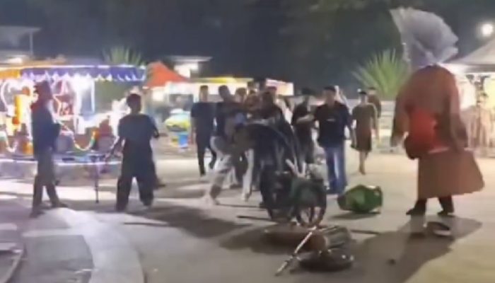 Viral! Diduga Sekuriti Tonjok Pengamen Ondel-Ondel di Alun-alun Pemkab Subang, Netizen Minta Diusut