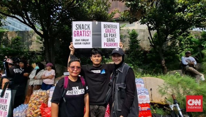 Sokong Aksi Mahasiswa, Zaskia Adya Mecca Pimpin Posko Logistik dan Medis di Bundaran HI